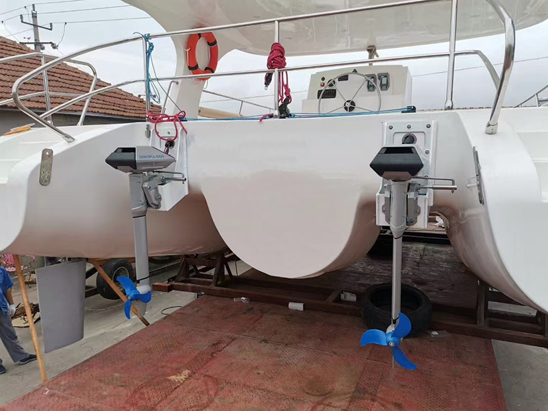 மின்சார மோட்டாருடன் Lawada® 10.28m படகோட்டம் கேடமரன்: நிலைத்தன்மை மற்றும் செலவு-செயல்திறனை மிகச்சரியாக ஒருங்கிணைத்தல்